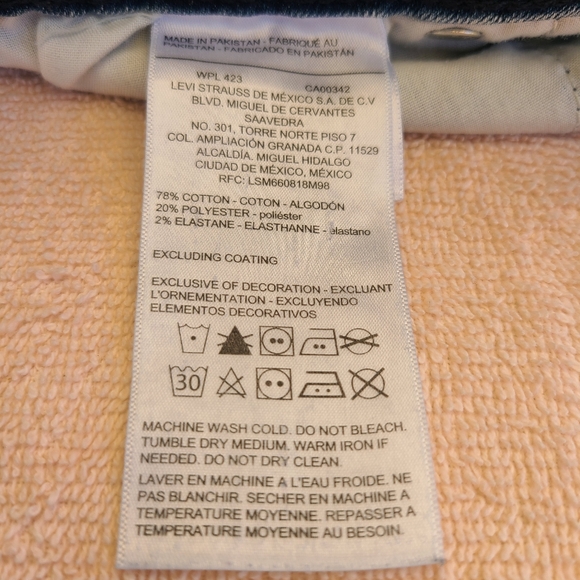 Signature by Levi Strauss High Rise Distressed Raw Hem Shorts Size 10 - Picture 7 of 11